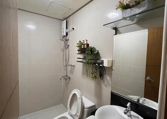 Cozy Living Near Naia - Fast Wi-fi *